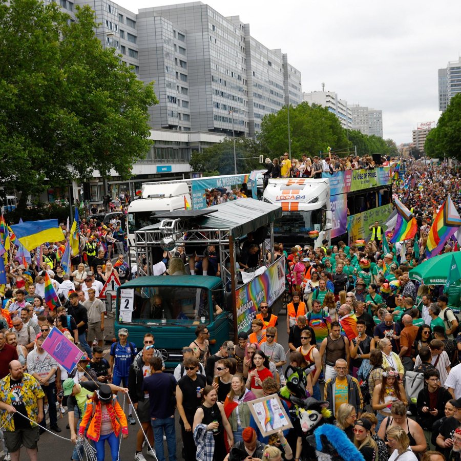 48. Parade - "Haltung ist hot": Hunderttausende zu CSD-Demonstration in Berlin erwartet