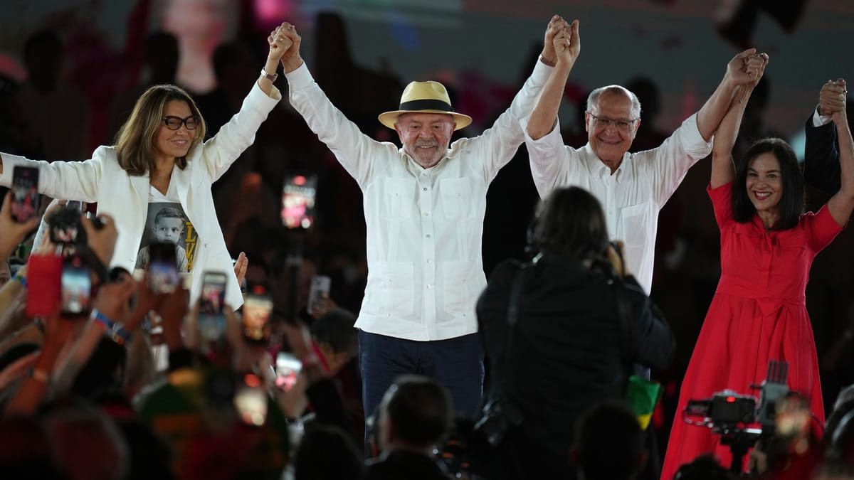Lula tritt bei Brasiliens Präsidentenwahl gegen Bolsonaro-Sohn an