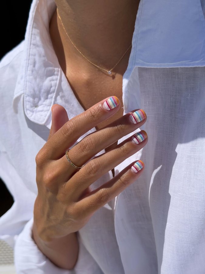 Abstrakte Nagelkunst: Kreative Designs für die Fingerspitzen