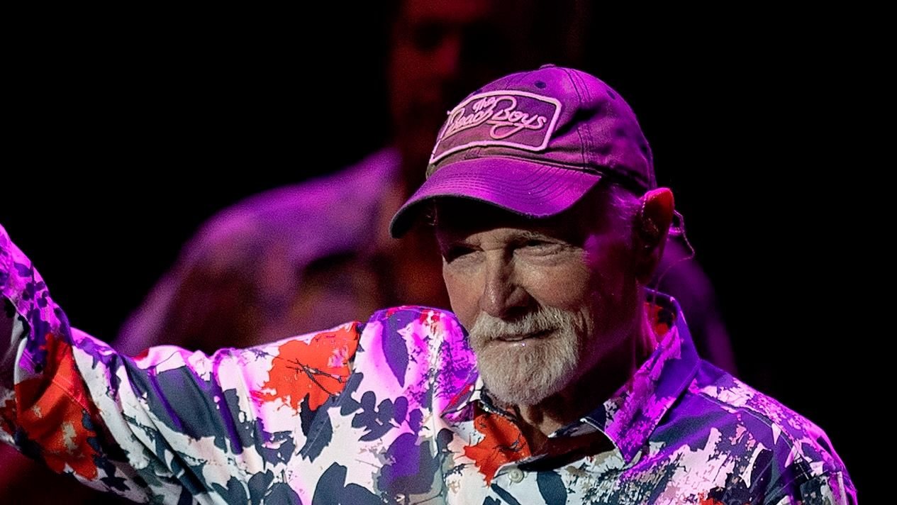Mike Love kehrt nach gesundheitlichen Problemen auf die Bühne der Beach Boys zurück