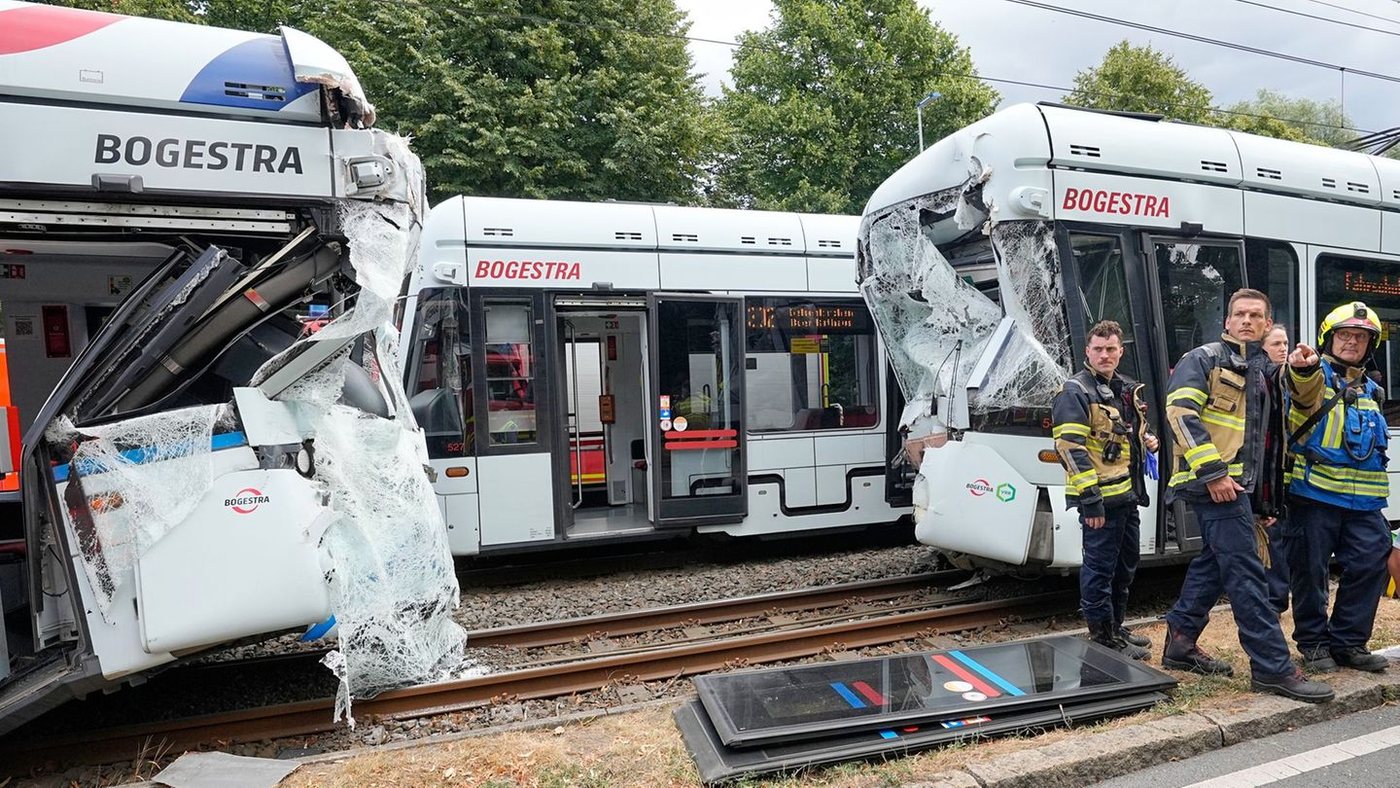 Zusammenstoß: Schwerer Straßenbahnunfall in Gelsenkirchen – 25 Verletzte