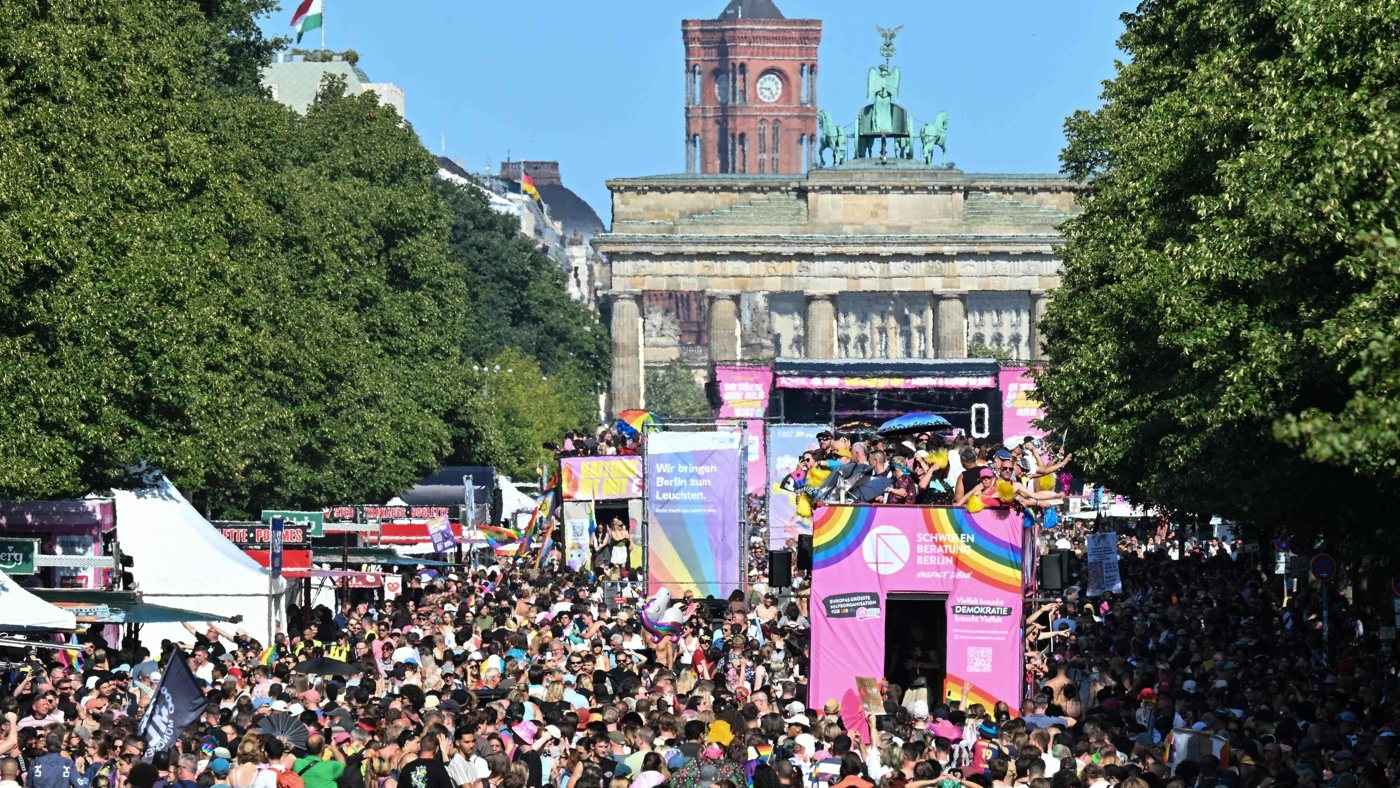 Zeichen für Demokratie und Vielfalt: Hunderttausende beim Christopher Street Day in Berlin