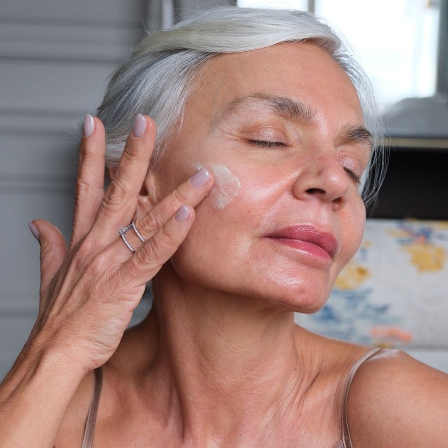 Make-up für reife Haut: Profis setzen auf diese Produkte