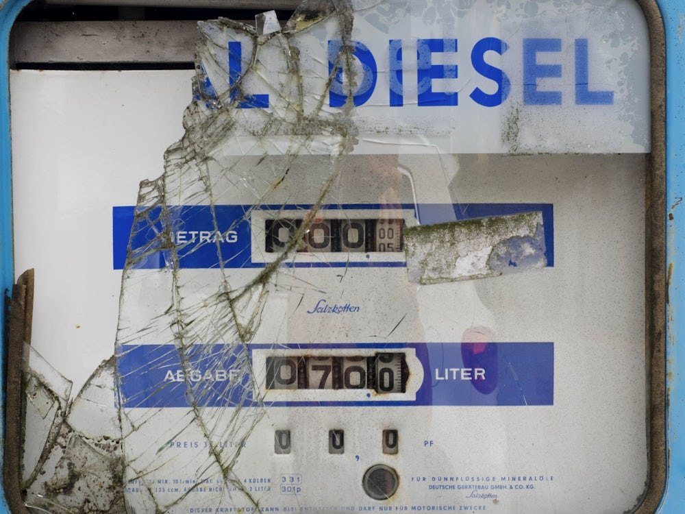 Diesel ist in Deutschland wieder teurer als Benzin und belastet Vielfahrer