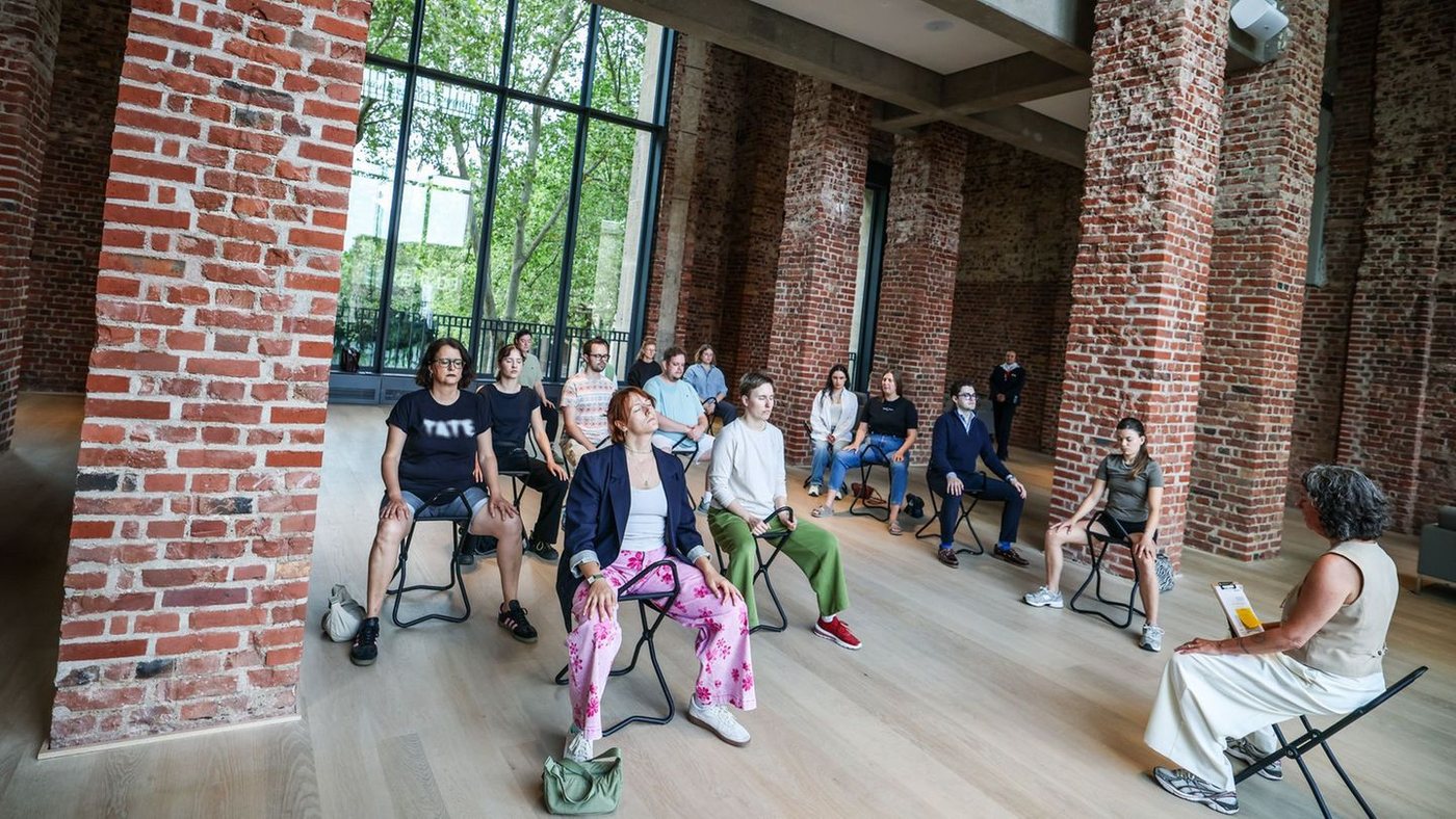 Kunstpalast Düsseldorf führt Besucher mit Yoga zu mehr Achtsamkeit